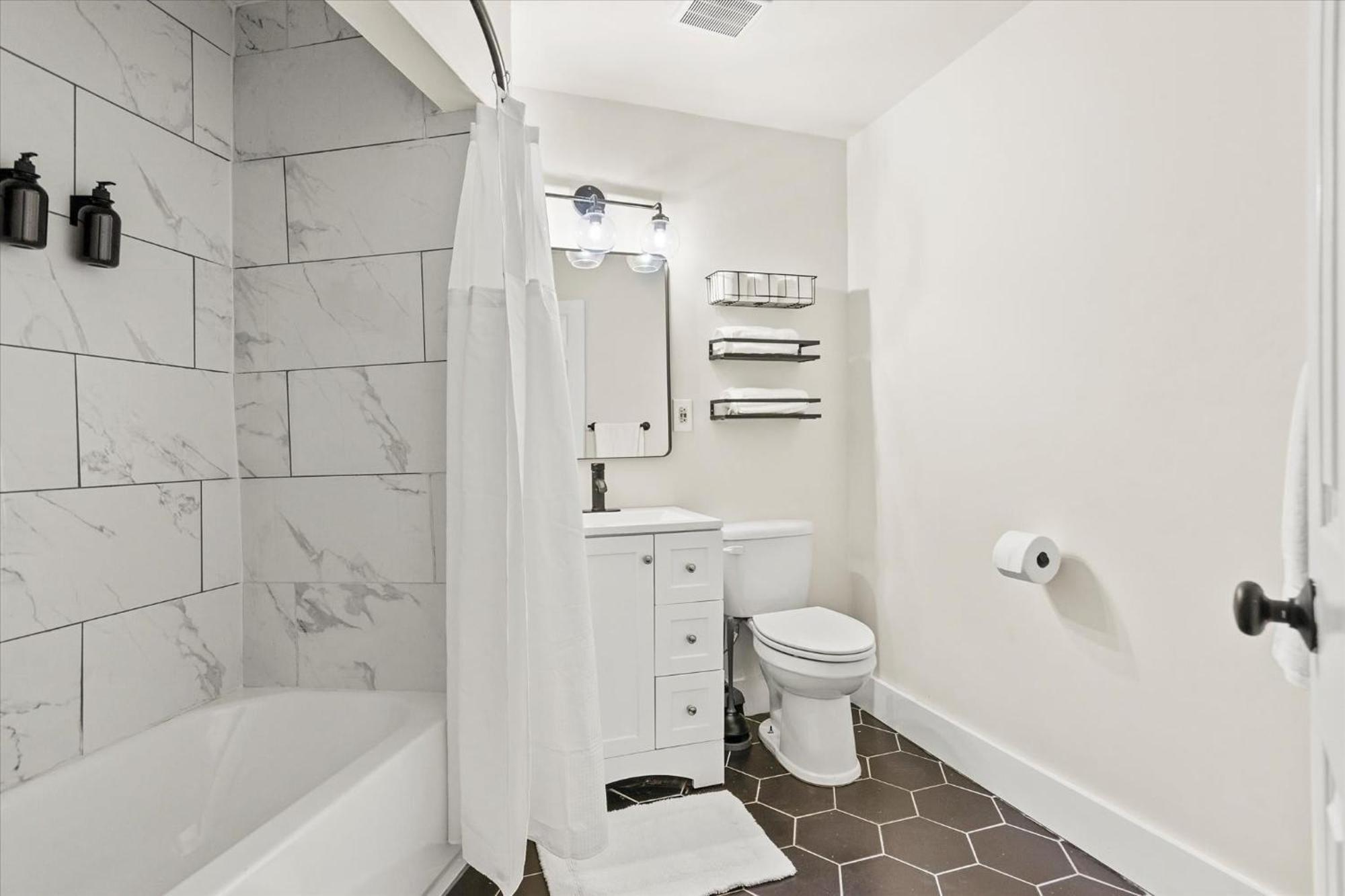 Modern Studio Apartment Near Merrimack Park Huntsville Bagian luar foto
